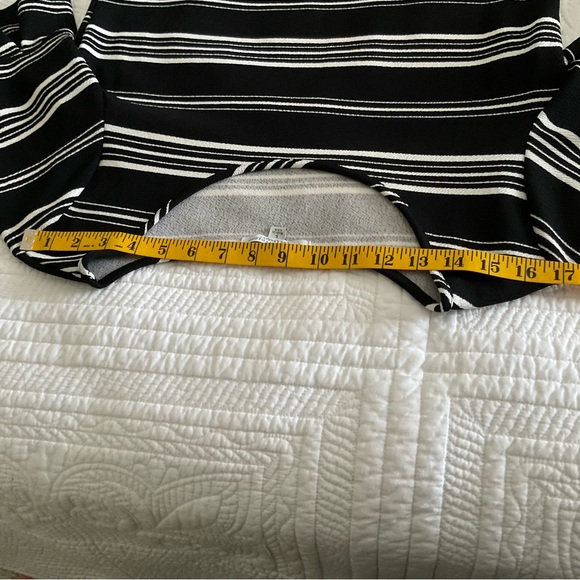 GREEN ENVELOPE, BLACK AND WHITE STRIPED BLOUSE,SIZE: L - Picture 5 of 10